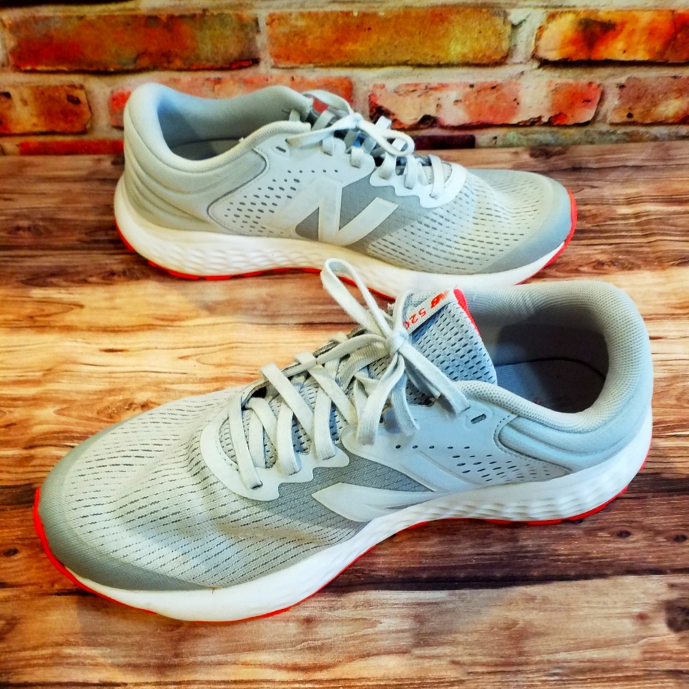 New Balance Women's 520 athletic shoe size 11 D